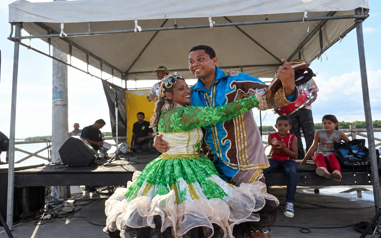 Apresentação de dança e música